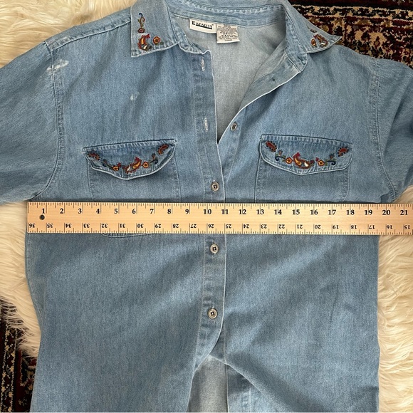 Vintage 90s Capacity Denim Button Down Embroidered Collared Shirt - Picture 7 of 8